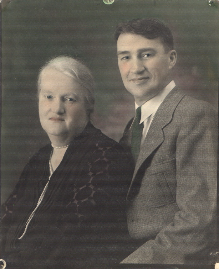 Nellie & Robert Thomson circa 1941